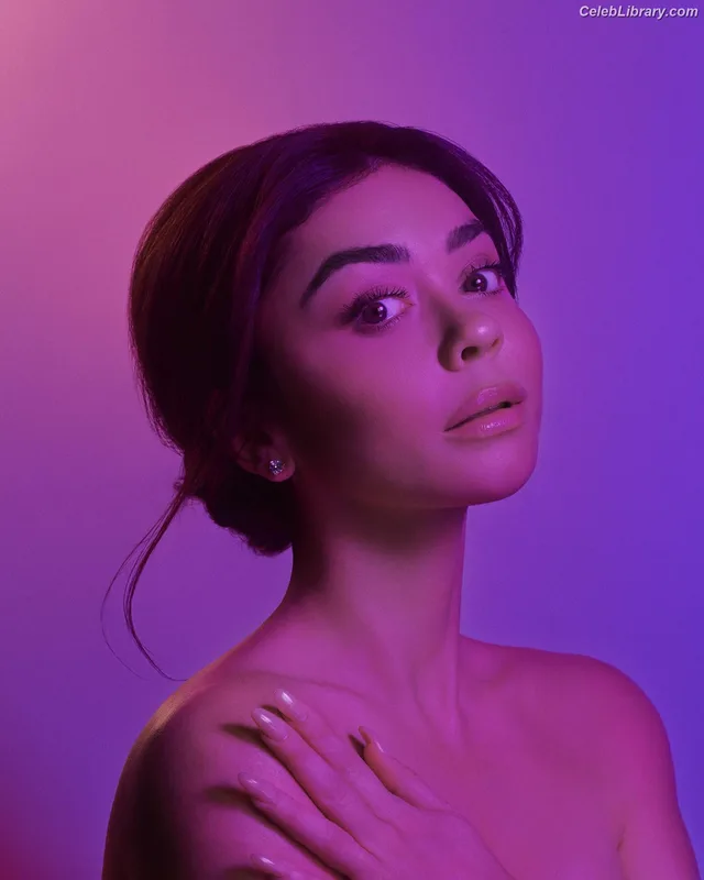 Sarah Hyland photo 11 of 297