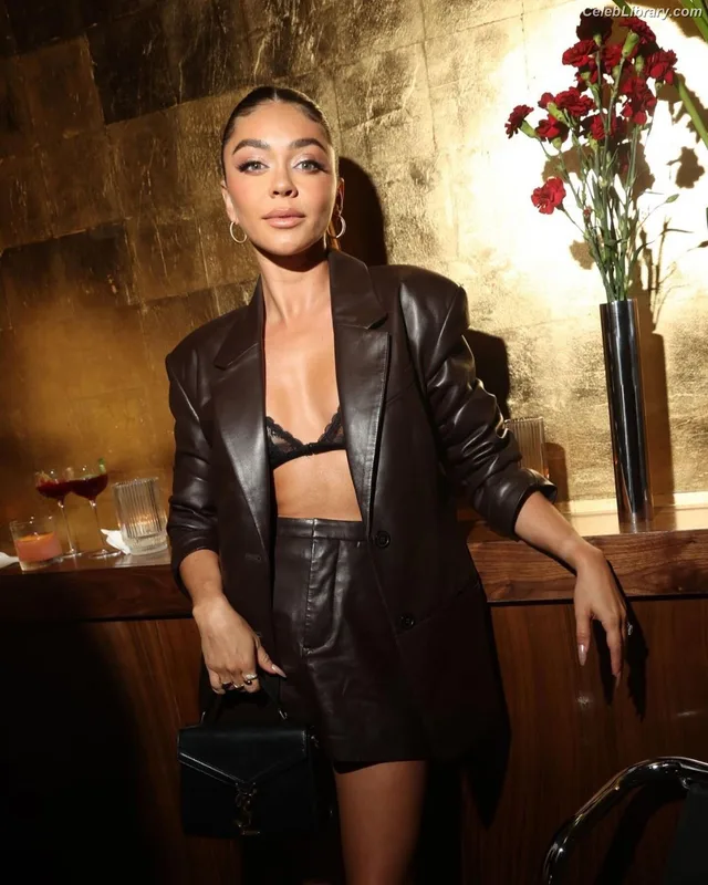 Sarah Hyland photo 17 of 297