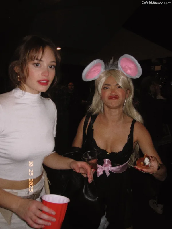 Sarah Hyland photo 13 of 297