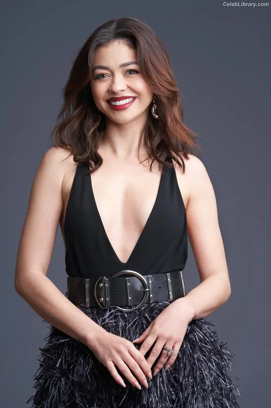 Sarah Hyland photo 5 of 297