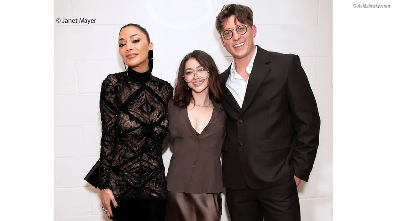 Sarah Hyland photo 8 of 297