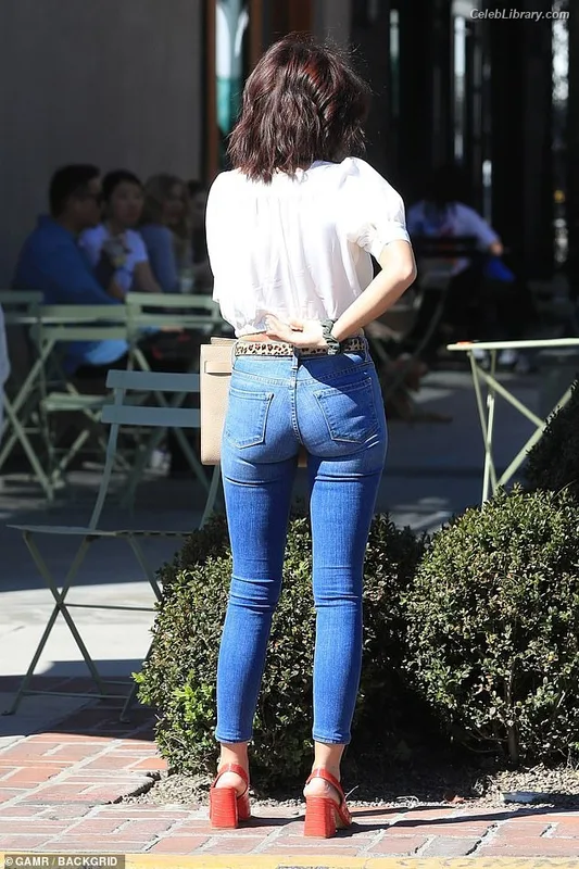 Sarah Hyland photo 17 of 297