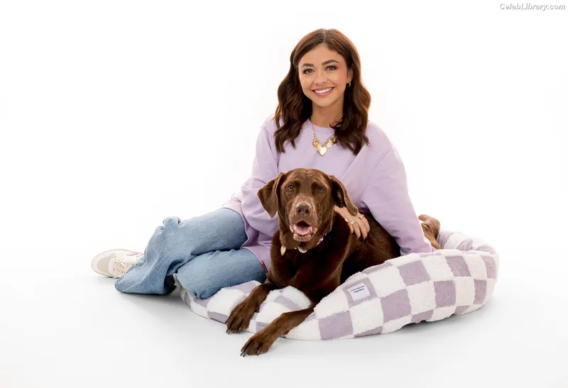 Sarah Hyland photo 23 of 297