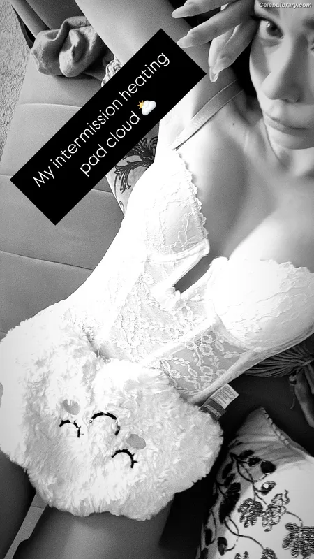 Sarah Hyland photo 3 of 297
