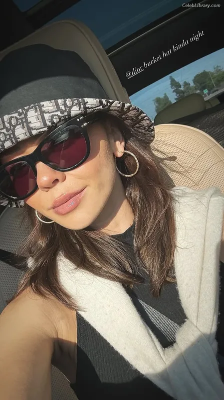 Sarah Hyland photo 7 of 297