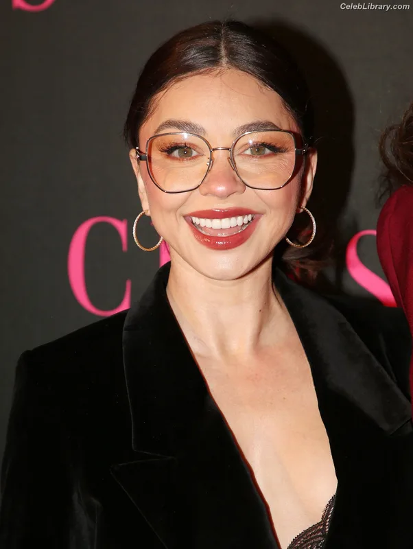Sarah Hyland photo 11 of 297