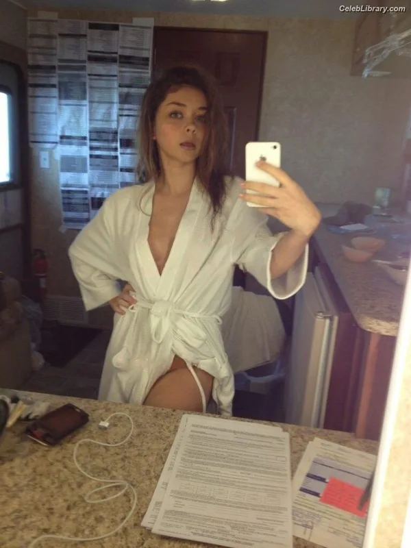 Sarah Hyland photo 13 of 297