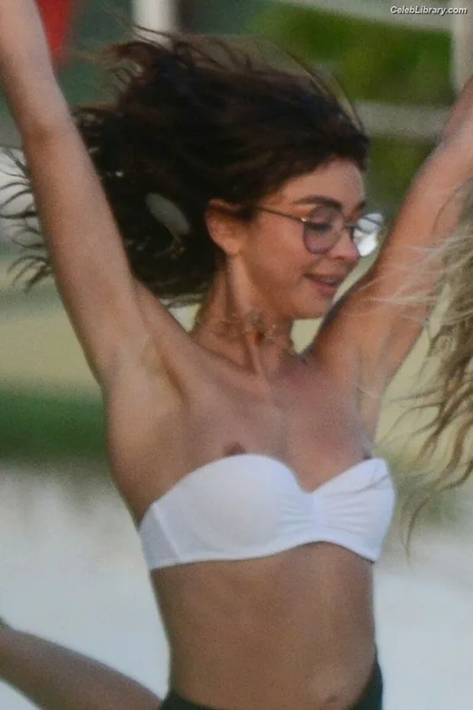 Sarah Hyland photo 8 of 297