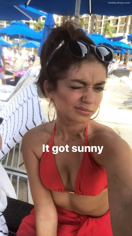 Sarah Hyland photo 8 of 297