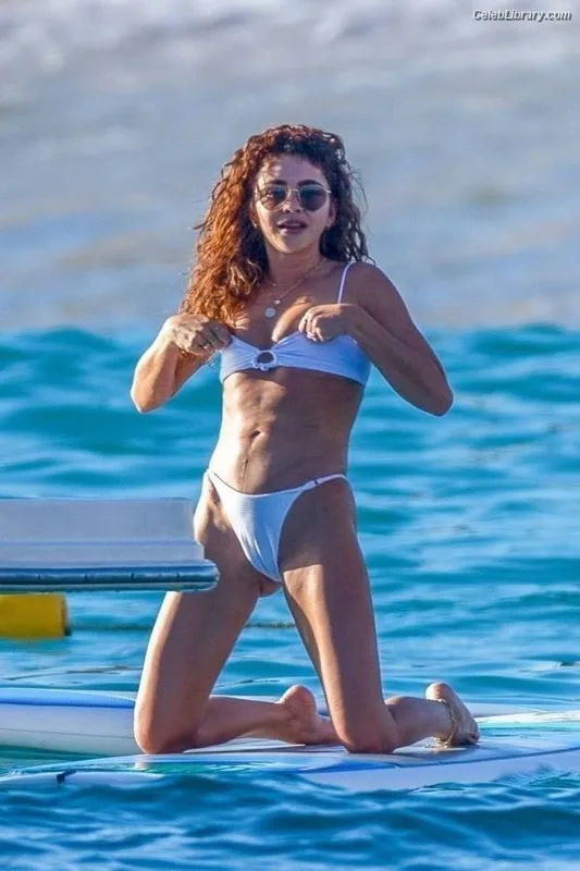 Sarah Hyland photo 17 of 297