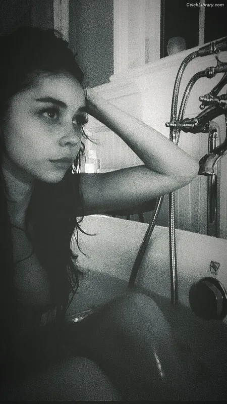 Sarah Hyland photo 15 of 297