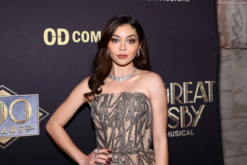 Sarah Hyland photo 20 of 297