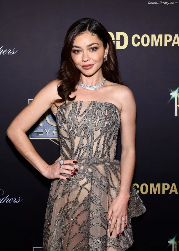 Sarah Hyland photo 22 of 297