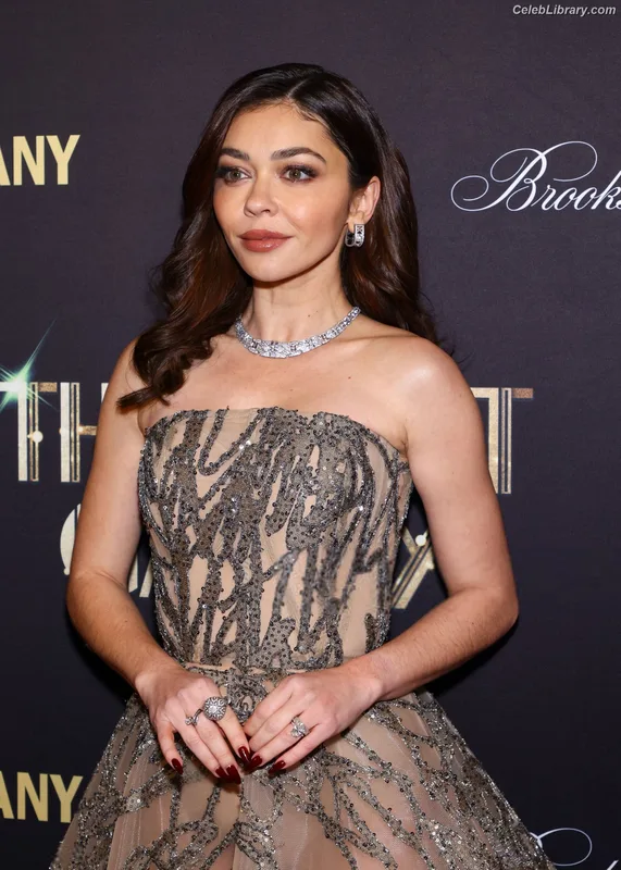 Sarah Hyland photo 24 of 297