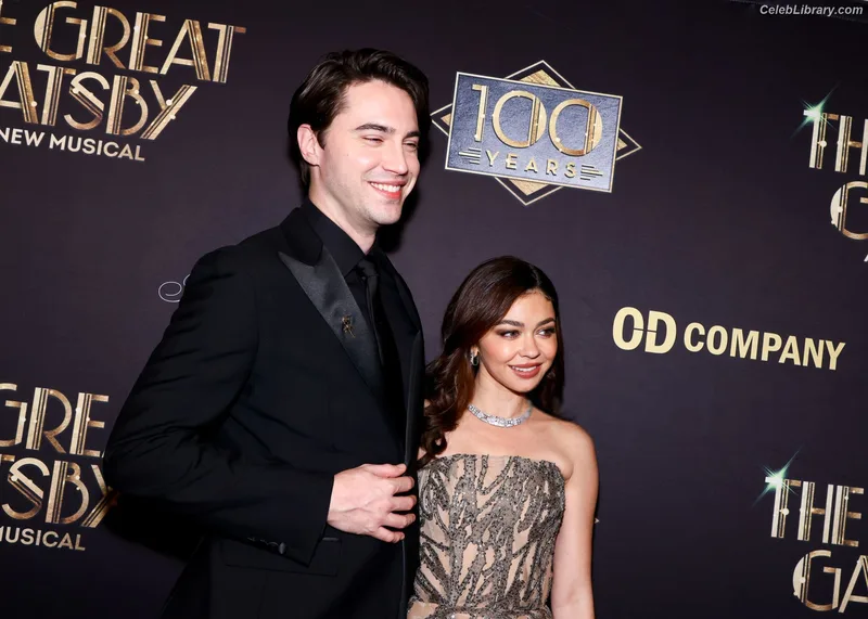 Sarah Hyland photo 2 of 297