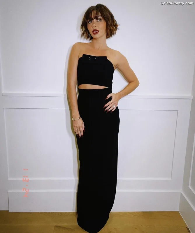 Sarah Hyland photo 16 of 297