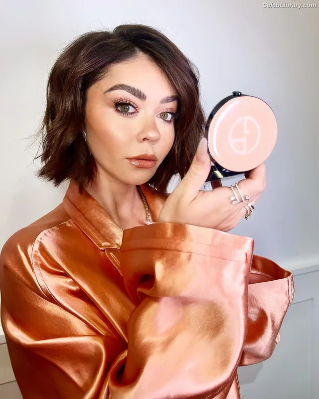 Sarah Hyland photo 2 of 297