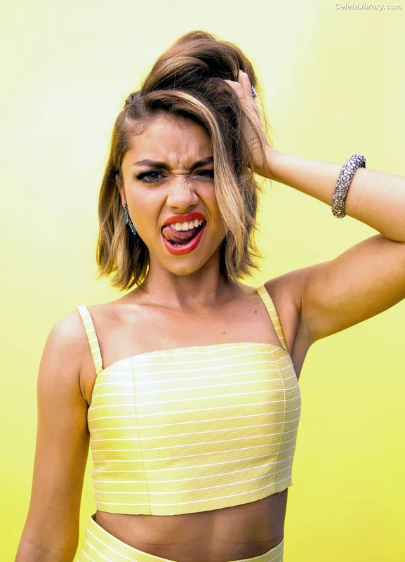 Sarah Hyland photo 15 of 297