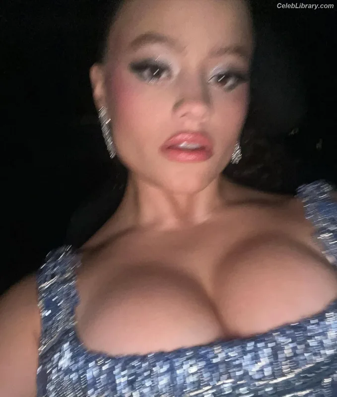 Sarah Jeffery photo 14 of 206