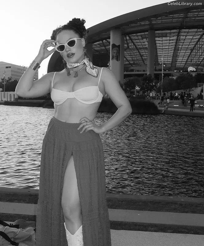 Sarah Jeffery photo 21 of 206