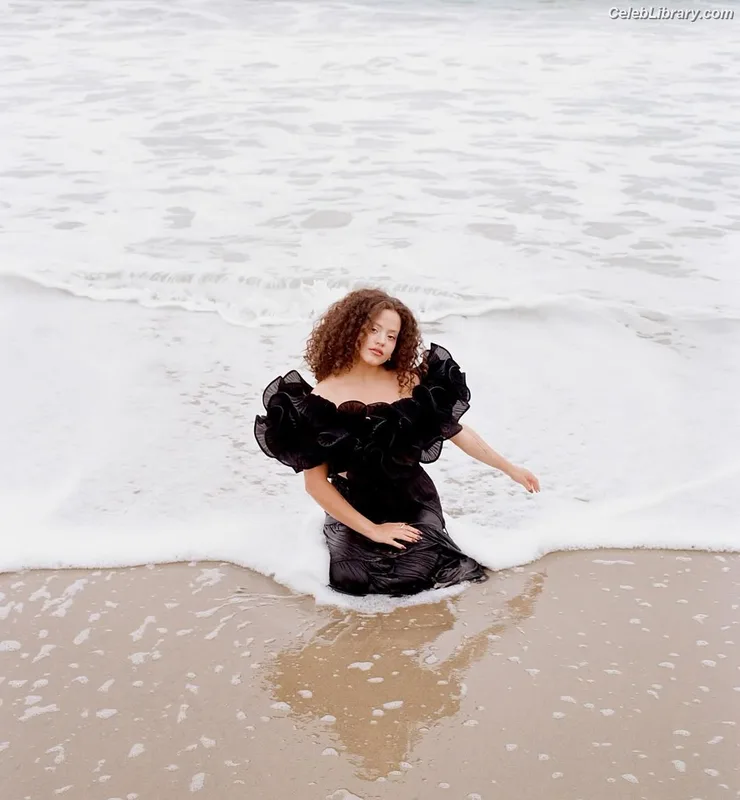 Sarah Jeffery photo 12 of 206