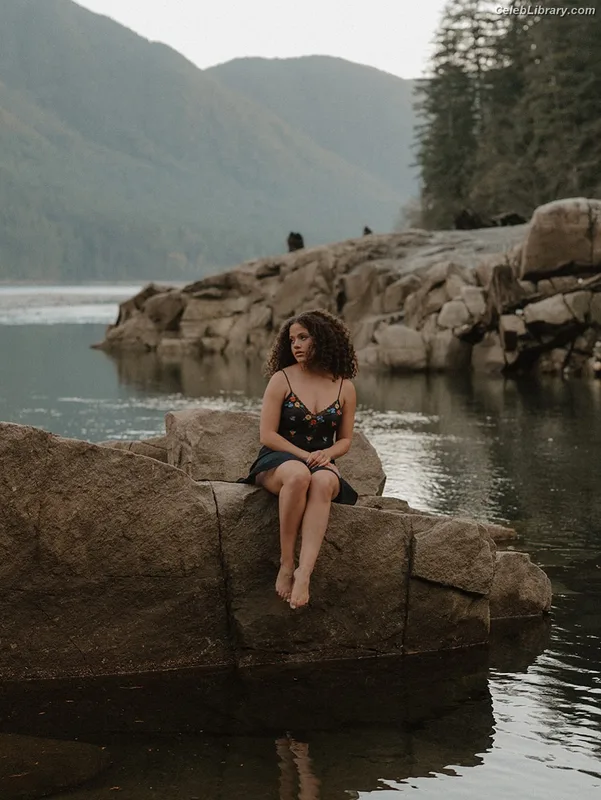 Sarah Jeffery photo 1 of 206
