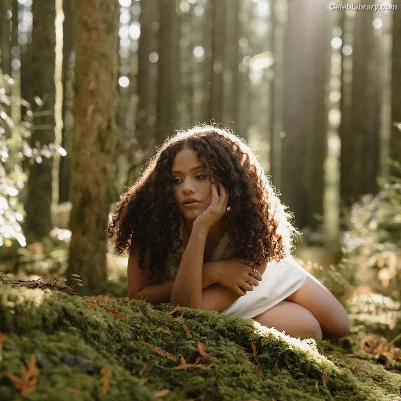 Sarah Jeffery photo 4 of 206