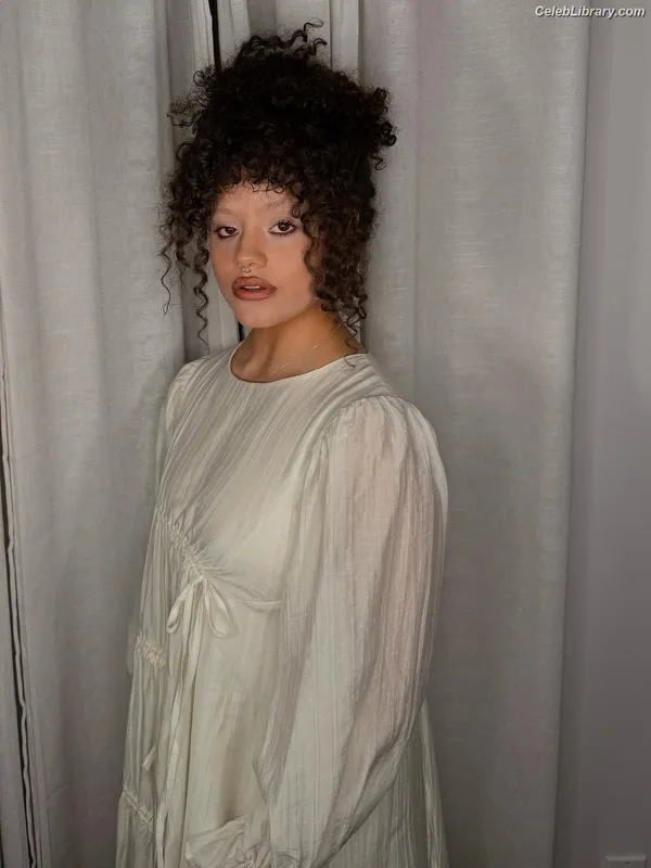 Sarah Jeffery photo 17 of 206