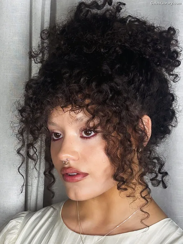 Sarah Jeffery photo 19 of 206