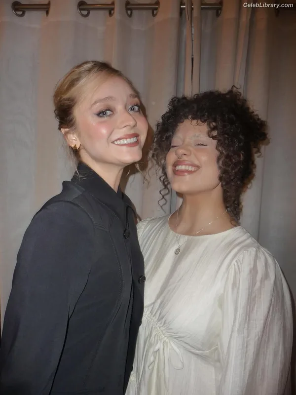 Sarah Jeffery photo 20 of 206
