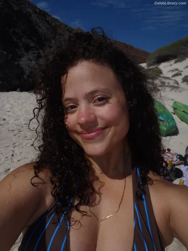 Sarah Jeffery photo 9 of 206