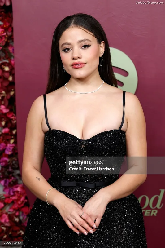 Sarah Jeffery photo 15 of 206