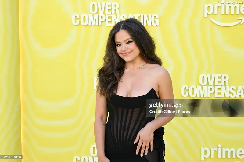 Sarah Jeffery photo 20 of 206