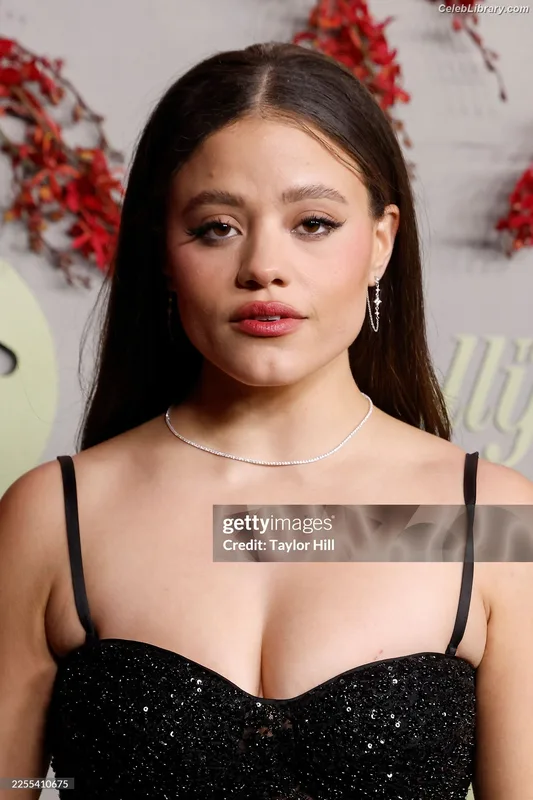 Sarah Jeffery photo 13 of 206