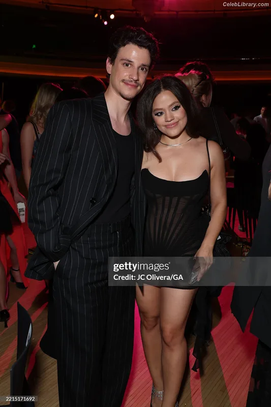 Sarah Jeffery photo 14 of 206