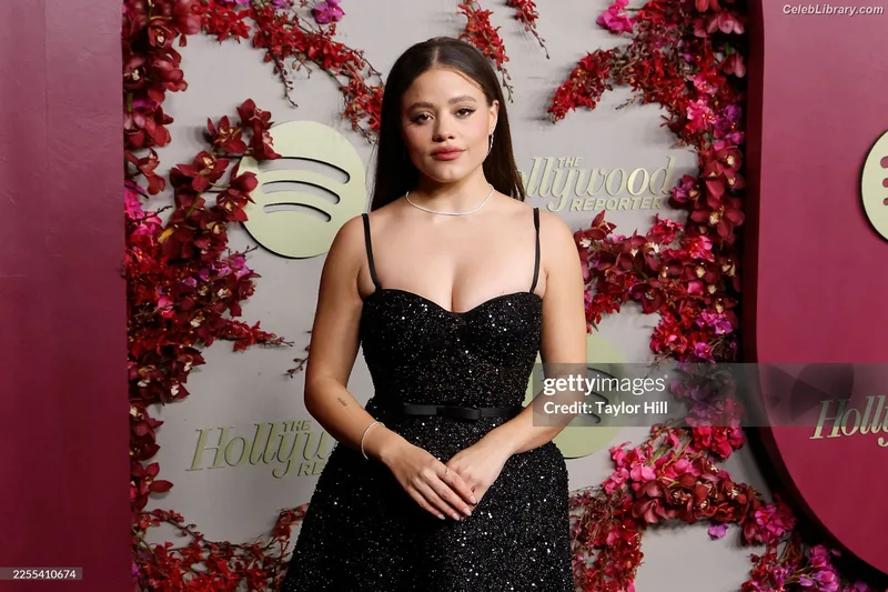 Sarah Jeffery photo 17 of 206