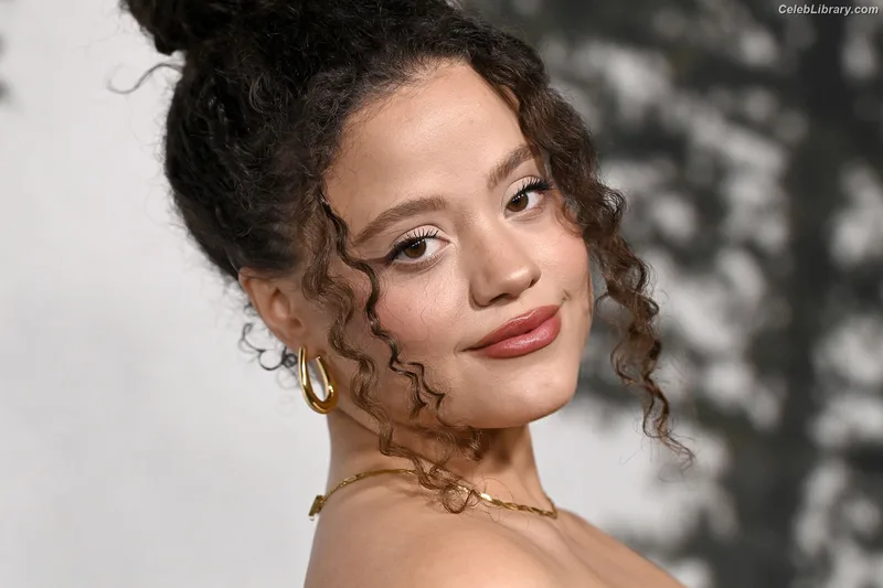 Sarah Jeffery photo 23 of 206