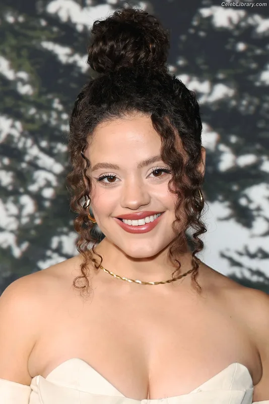 Sarah Jeffery photo 11 of 206