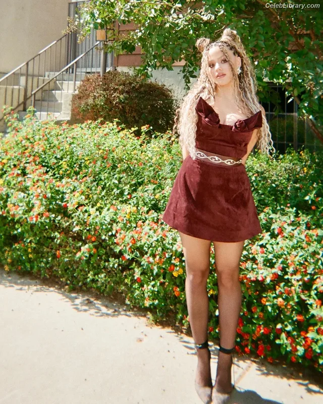 Sarah Jeffery photo 18 of 206