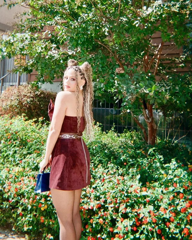 Sarah Jeffery photo 22 of 206