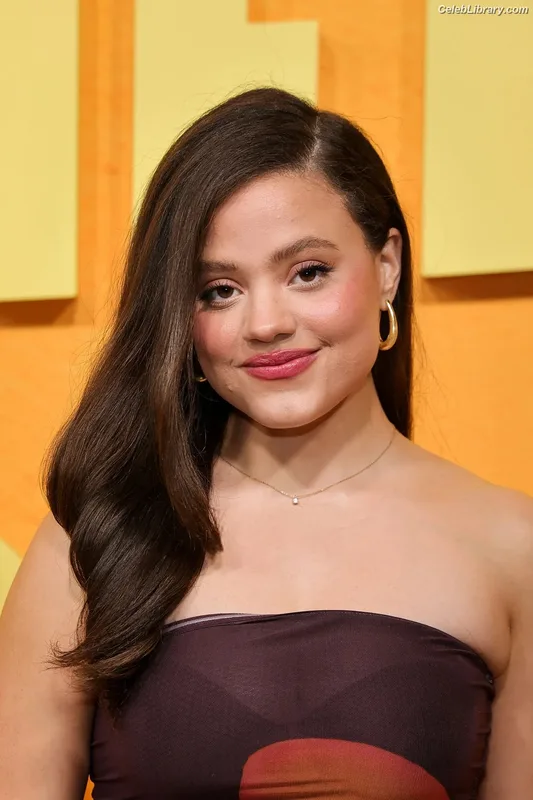 Sarah Jeffery photo 1 of 206