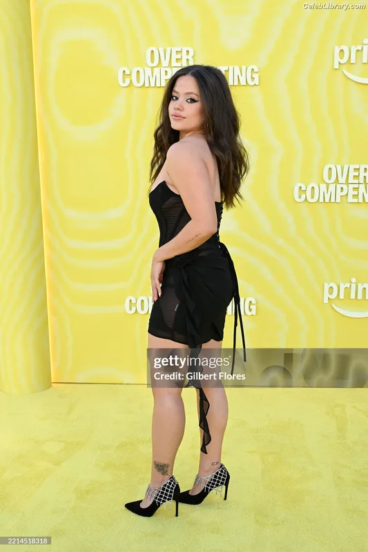 Sarah Jeffery photo 5 of 206