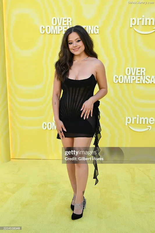 Sarah Jeffery photo 9 of 206