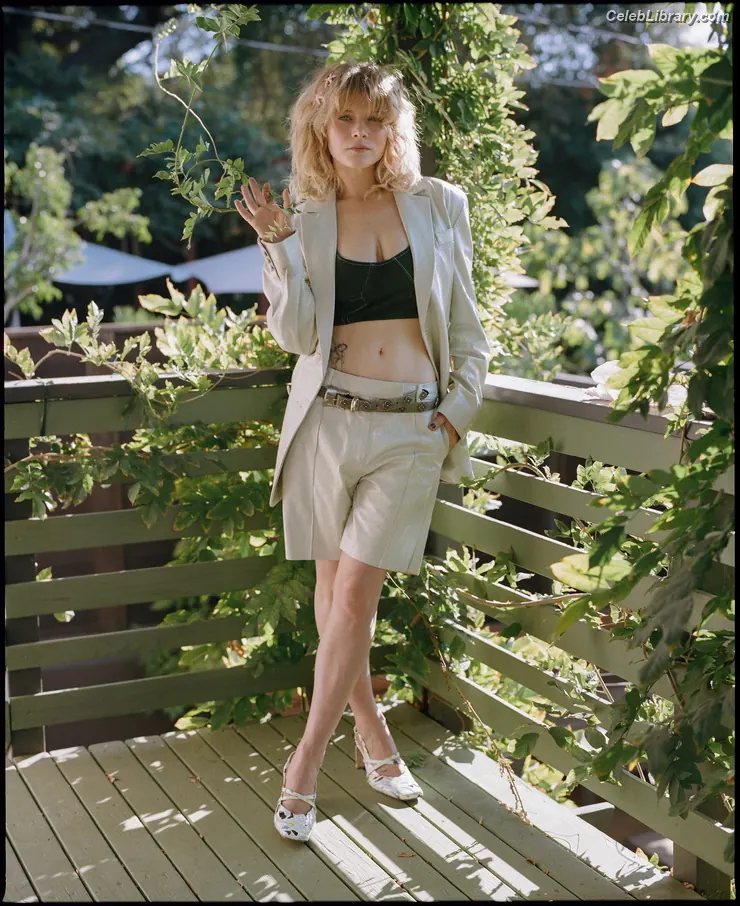 Sarah Jones photo 17 of 37