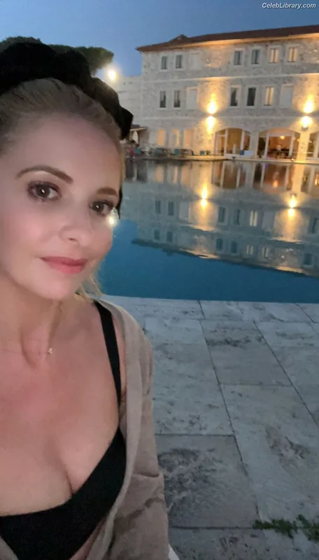 Sarah Michelle Gellar photo 2 of 653