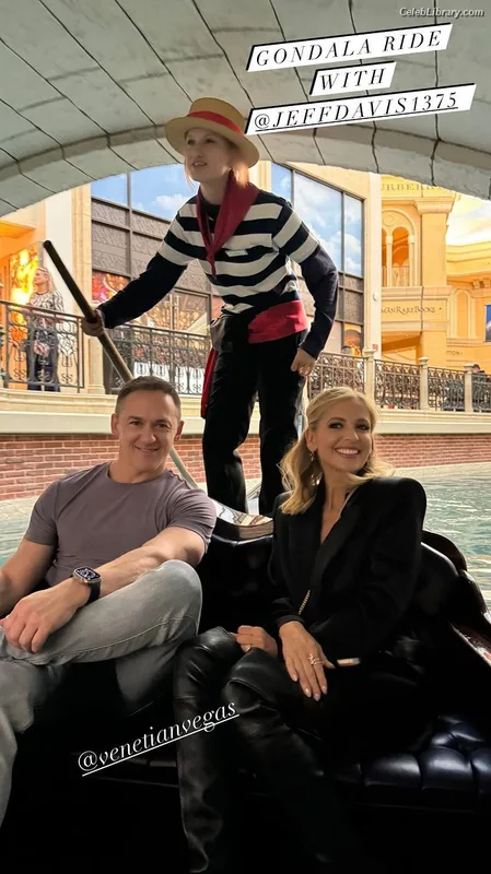 Sarah Michelle Gellar photo 2 of 653