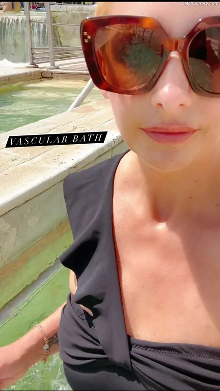 Sarah Michelle Gellar photo 1 of 653