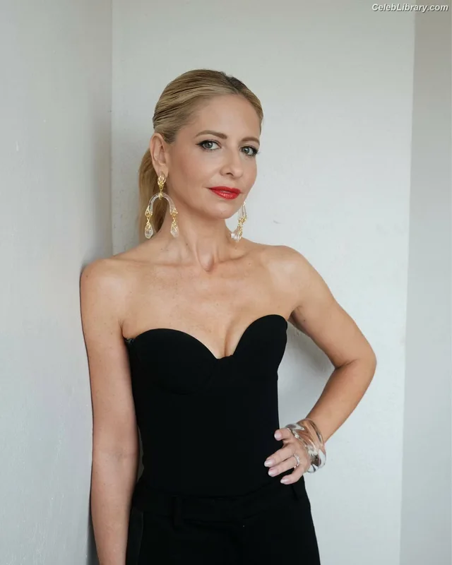 Sarah Michelle Gellar photo 3 of 653