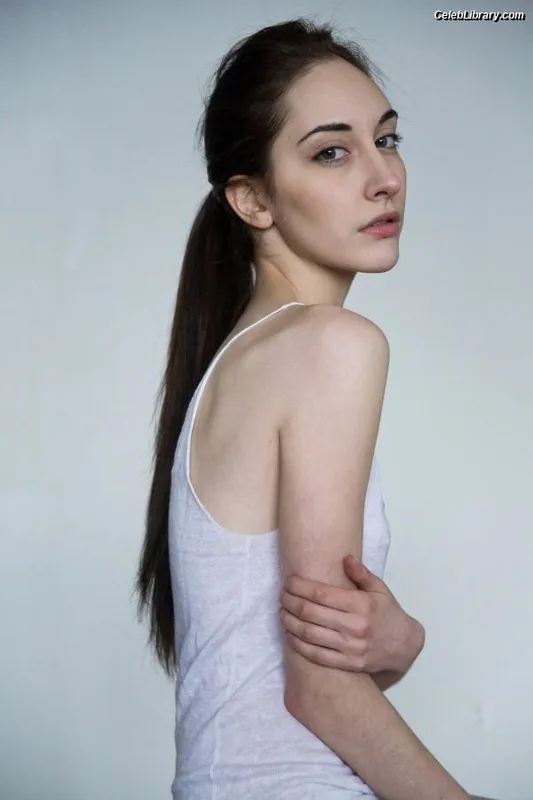 Sarah Natochenny photo 2 of 20