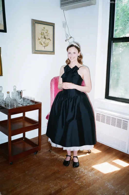 Sarah Ramos photo 4 of 11